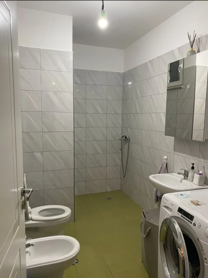 Tirane, shitet apartament 2+1 Kati 8, 97 m² 145.000 € (rruga loni ligori)