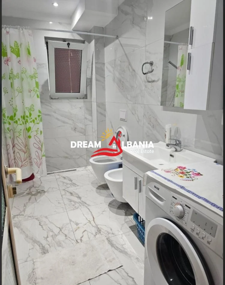 Tirane, jepet me qera 3+1 Kati 3, 90 m² 600 € (ne Qender, tek Rruga Fortuzi)