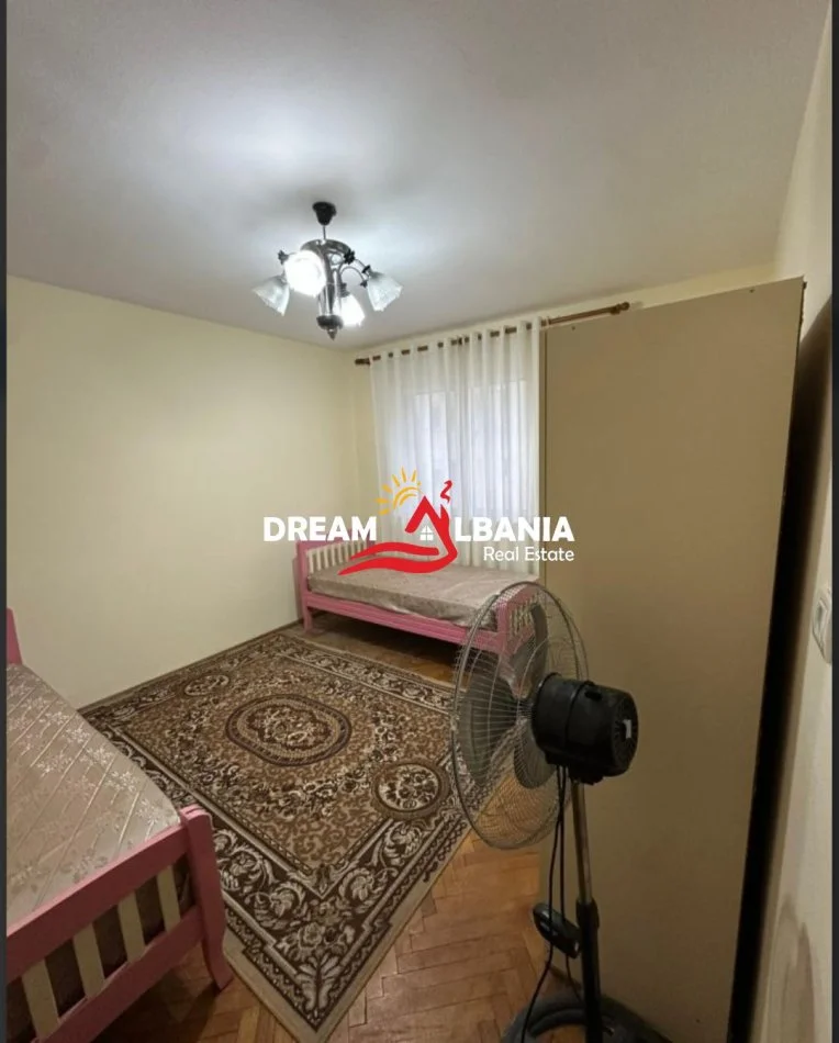 Tirane, jepet me qera 3+1 Kati 3, 90 m² 600 € (ne Qender, tek Rruga Fortuzi)