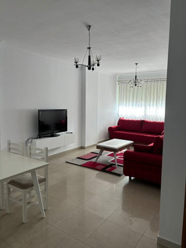 Tirane, jepet me qera apartament 3+1+Ballkon Kati 4, 120 m² 800 € (Don Bosko)