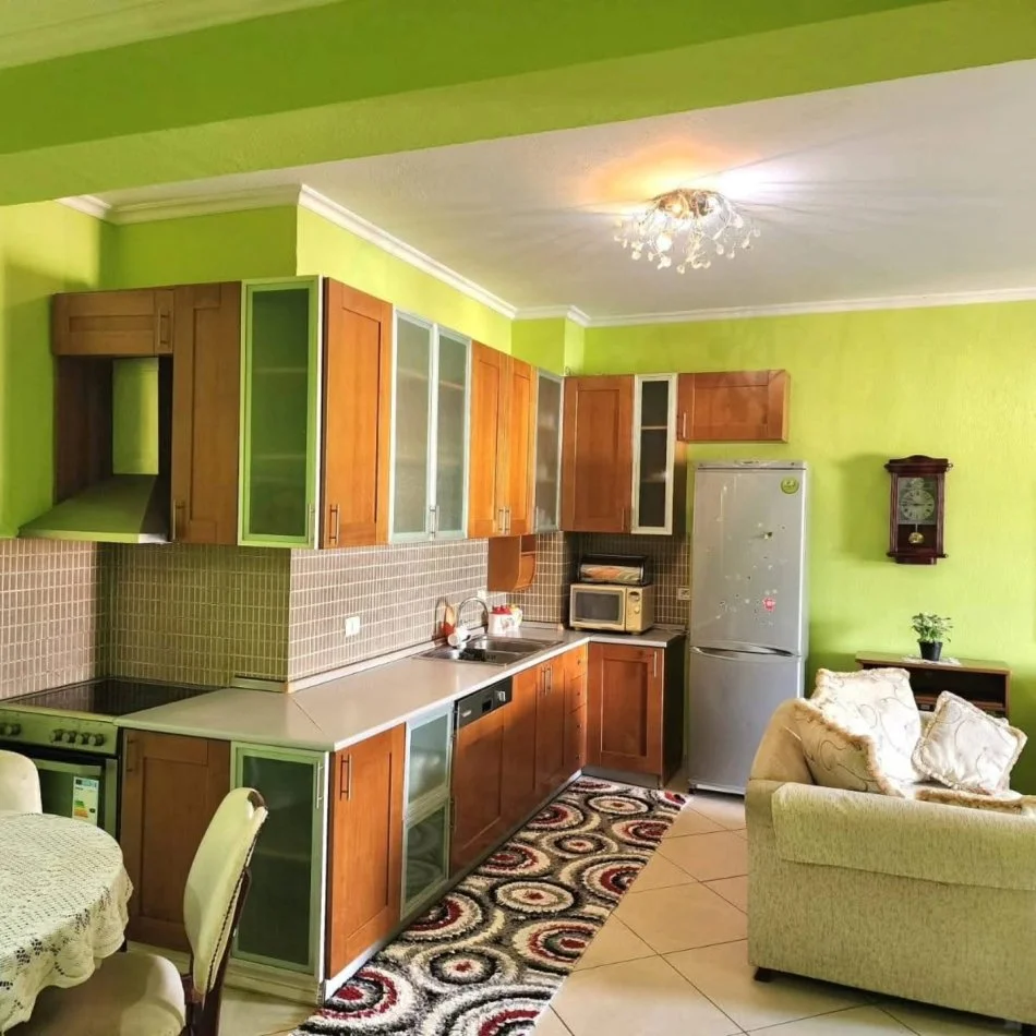 Tirane, jepet me qera apartament 2+1+Ballkon Kati 6, 100 m² 650 € (zogu i zi)