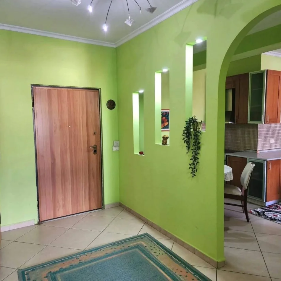 Tirane, jepet me qera apartament 2+1+Ballkon Kati 6, 100 m² 650 € (zogu i zi)