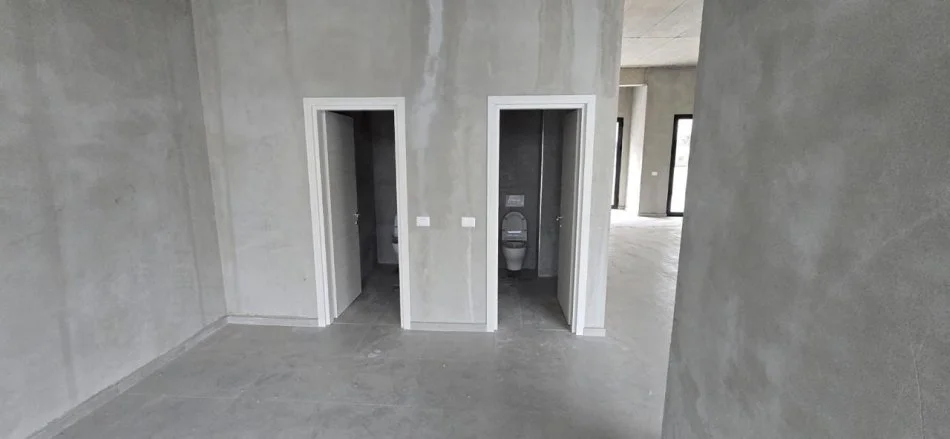 Tirane, jepet me qera ambjent biznesi , 188 m² 1.400 € River Residence, Unaza e Re