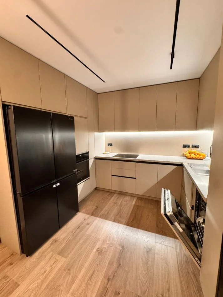 Tirane, shitet apartament 3+1+Ballkon , 163 m² 355.000 € (Kopshtit Botanik)