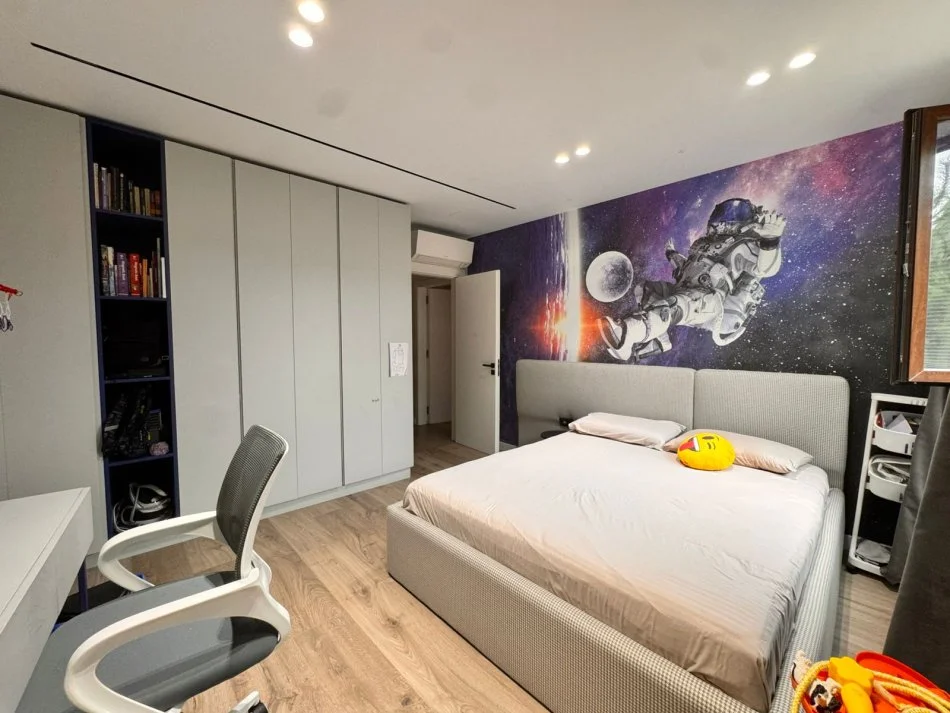 Tirane, shitet apartament 3+1+Ballkon , 163 m² 355.000 € (Kopshtit Botanik)