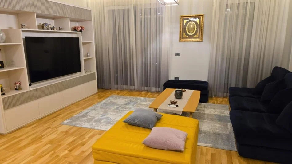 Tirane, jepet me qera apartament 1+1 Kati 3, 95 m² 2.000 € (JOY RESIDENCE)