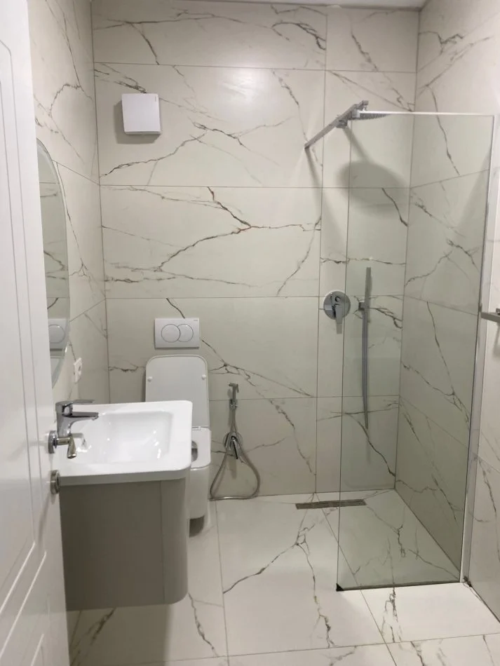 Tirane, jepet me qera apartament 1+1+Ballkon Kati 3, 70 m² 750 € (mine peza)