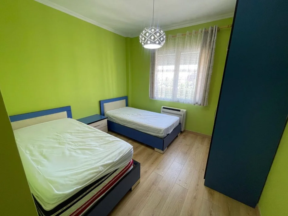 Tirane, jepet me qera apartament 3+1+Ballkon Kati 4, 134 m² 1.200 € 