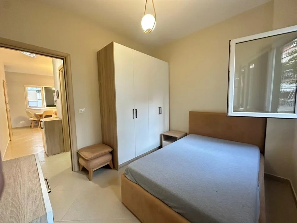 Tirane, shes apartament 2+1+Ballkon Kati 3, 97 m²