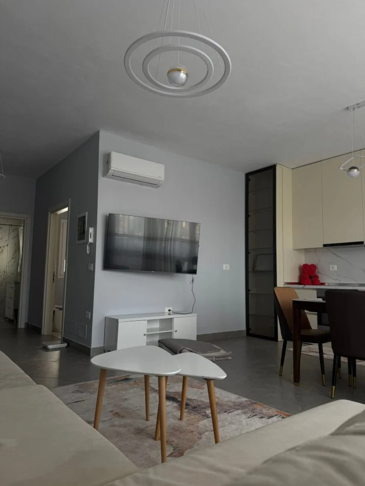 Tirane, jepet me qera apartament 2+1+Ballkon , 90 m² 700 € (Fusha Aviacionit)