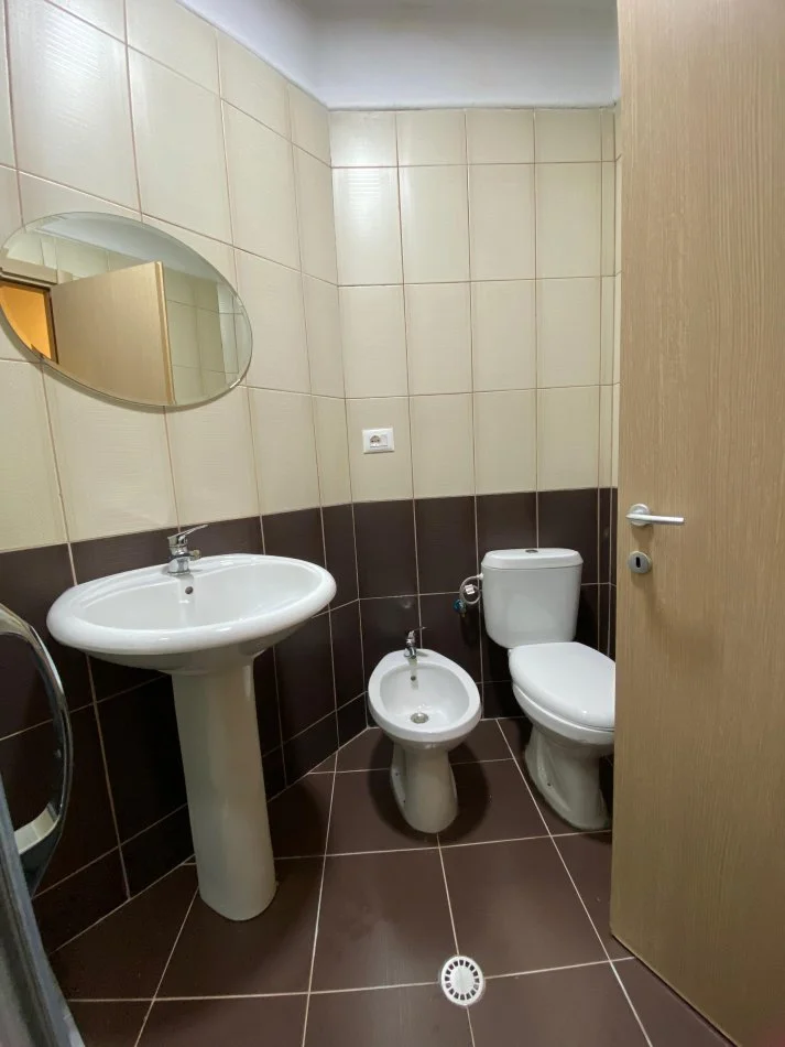 Tirane, jepet me qera apartament 2+1 Kati 4, 110 m² 500 € (PALLATET DERVENI)