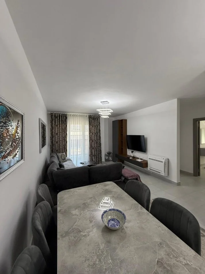 Tirane, jepet me qera apartament 3+1 Kati 5, 600 € 