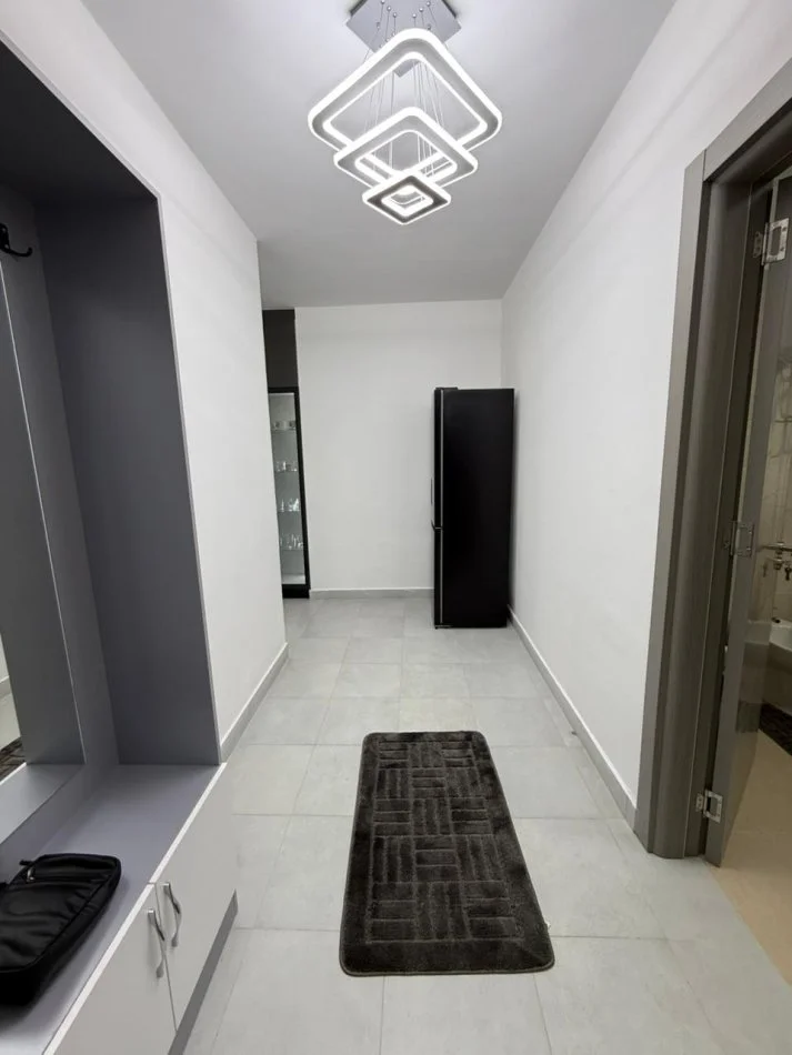Tirane, jepet me qera apartament 3+1 Kati 5, 600 € 