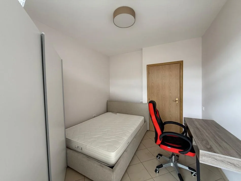 Tirane, jepet me qera apartament 2+1+Ballkon Kati 5, 95 m² 600 € 