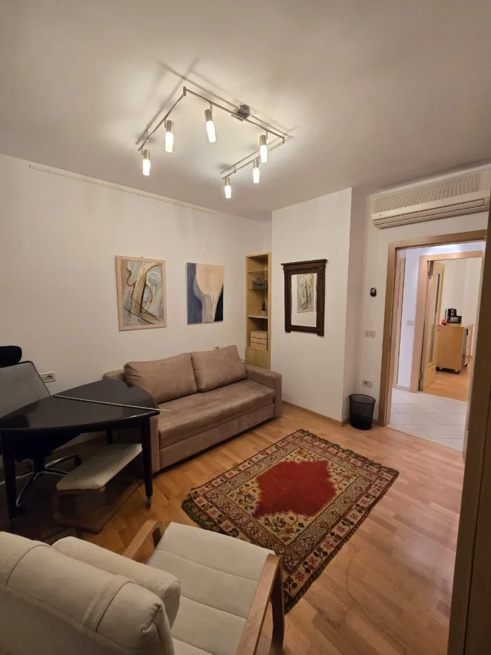 Tirane, jepet me qera zyre Kati 9, 105 m² 1.100 € (Qender)