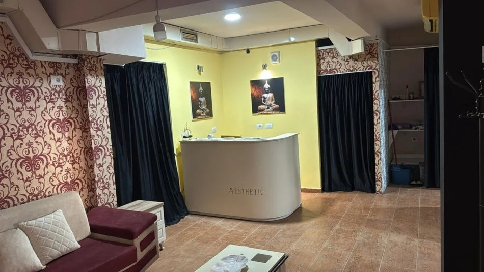 Tirane, jepet me qera ambjent biznesi Kati 2, 105 m² 600 € (QENDER)