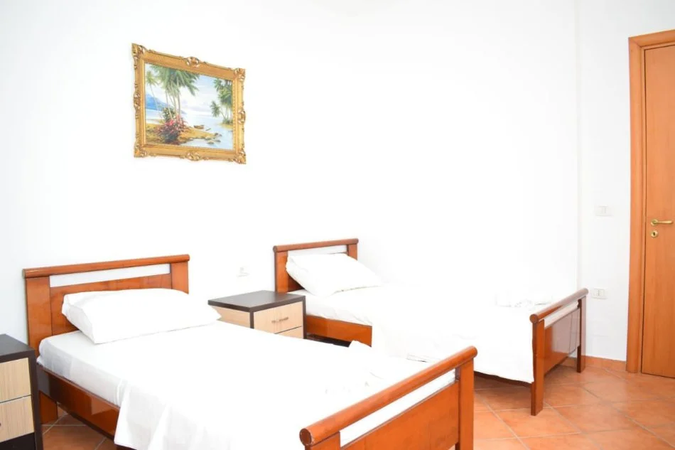 Vlore, jepet me qera apartament 2+1+Ballkon Kati 5, 90 m² 350 € (Lungomare)