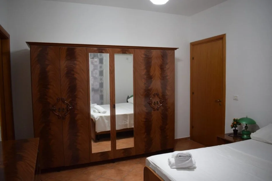 Vlore, jepet me qera apartament 2+1+Ballkon Kati 5, 90 m² 350 € (Lungomare)