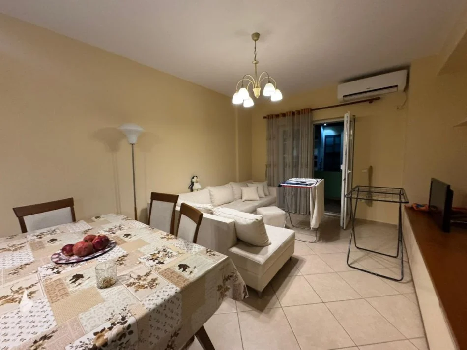 Tirane, jepet me qera apartament 2+1 Kati 6, 700 € 