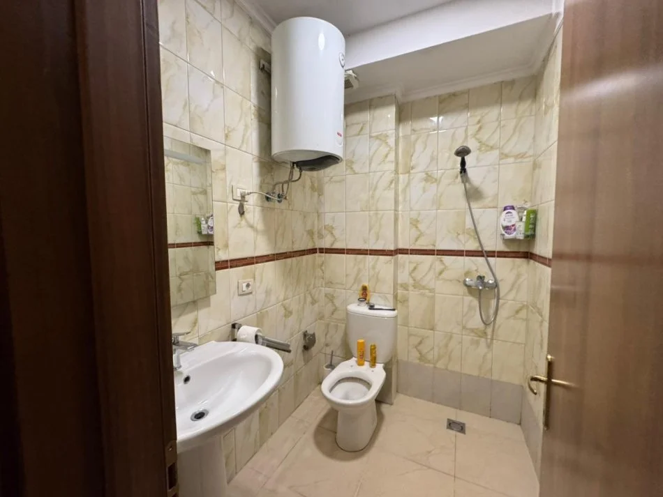 Tirane, jepet me qera apartament 2+1 Kati 6, 700 € 
