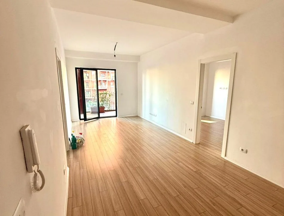 Zyre me Qera:📍Garden Building (Rr. E Kavajes) - 1200€ - S.147m² - Kt.4 || Me 20m² Verande ✨️ - Lokacion Strategjik📌