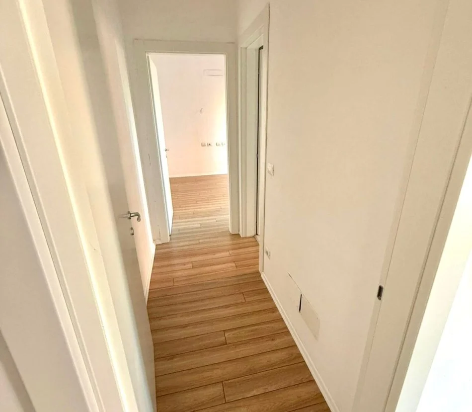 Zyre me Qera:📍Garden Building (Rr. E Kavajes) - 1200€ - S.147m² - Kt.4 || Me 20m² Verande ✨️ - Lokacion Strategjik📌