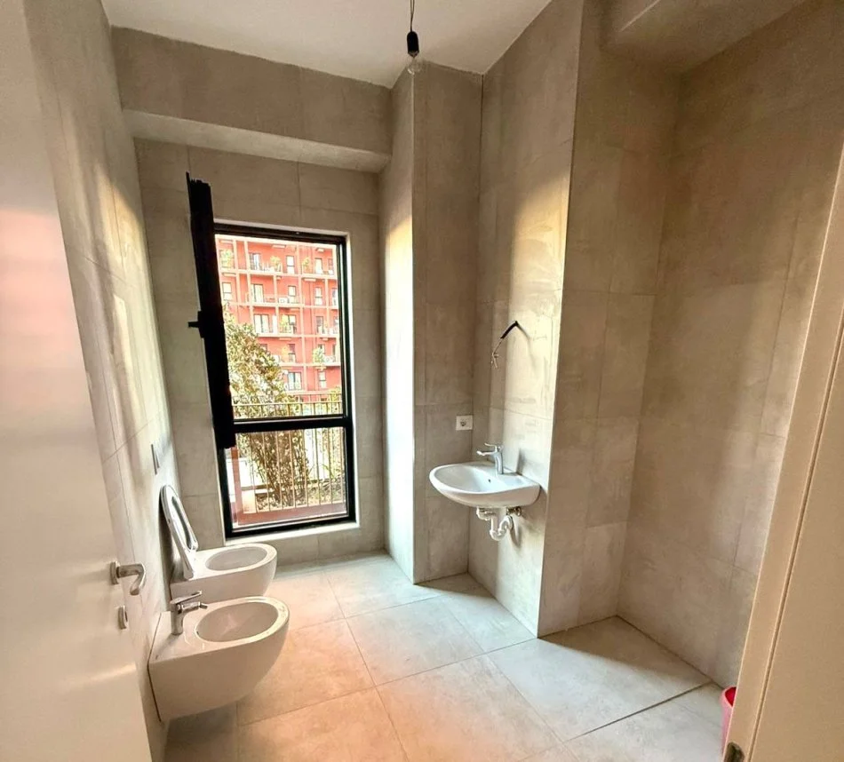 Zyre me Qera:📍Garden Building (Rr. E Kavajes) - 1200€ - S.147m² - Kt.4 || Me 20m² Verande ✨️ - Lokacion Strategjik📌