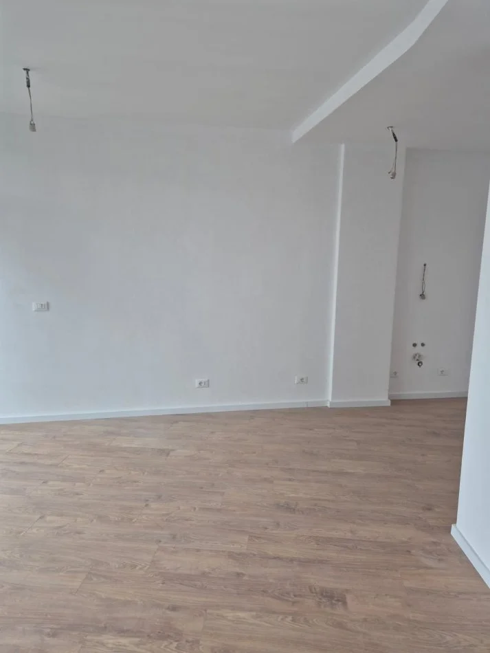 Tirane, jepet me qera zyre Kati 6, 103 m² 1.700 € (Lake View Rezidence)