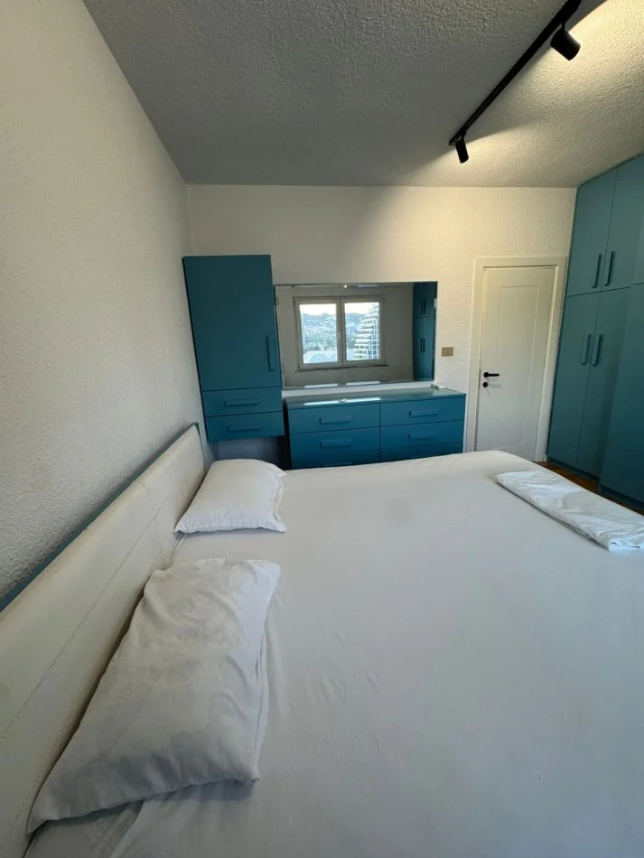 Tirane, jepet me qera apartament 2+1 , 750 € (RRUGA E KOSOVAREVE)