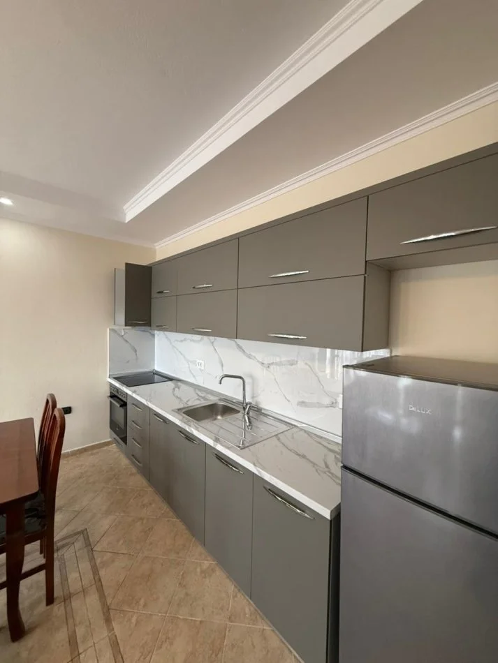 Tirane, jepet me qera apartament 2+1 Kati 3, 70 m² 500 € (farmacia 10)