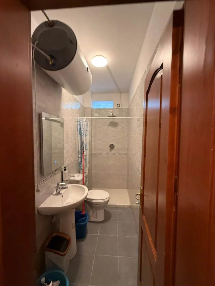 Tirane, jepet me qera apartament 2+1 Kati 3, 70 m² 500 € (farmacia 10)