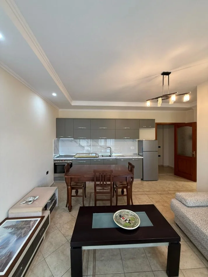 Tirane, jepet me qera apartament 2+1 Kati 3, 70 m² 500 € (FARMACIA 10)