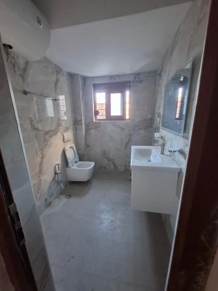 Tirane, jepet me qera apartament 2+1 Kati 2, 610 € 