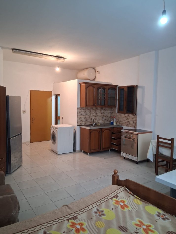 Tirane, jap me qera garsonier , 34 m² 150 € (Rruga e Kercikeve,ngjitur me Bar Palma)