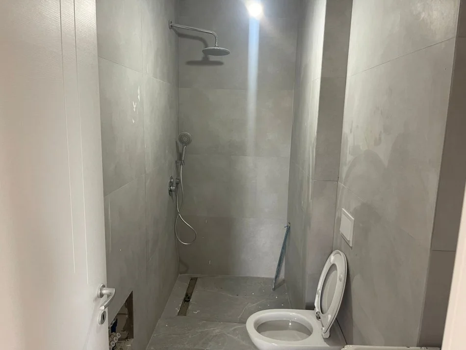 Tirane, jepet me qera zyre Kati 4, 124 m² 850 € 