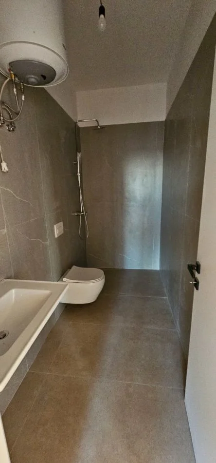 Tirane, shitet apartament 2+1 Kati 7, 130 m² 397.100 € (KOMUNA PARISIT)