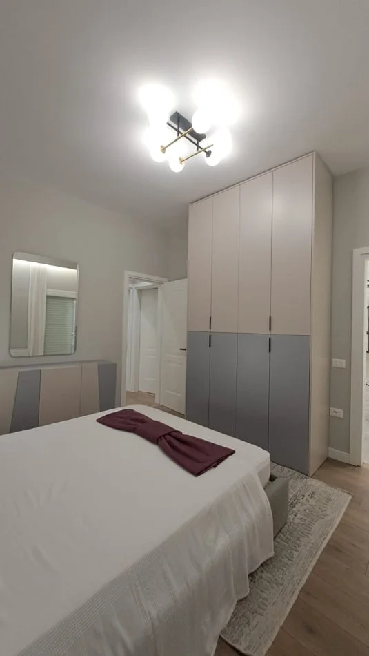 Tirane, jepet me qera apartament 3+1+Ballkon Kati 1, 140 m² 1.500 € (Kopshti Botanik)