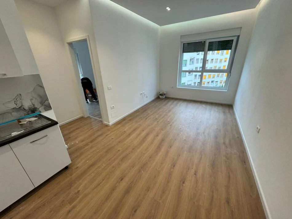 Tirane, jepet me qera apartament 1+1 Kati 5, 350 € 