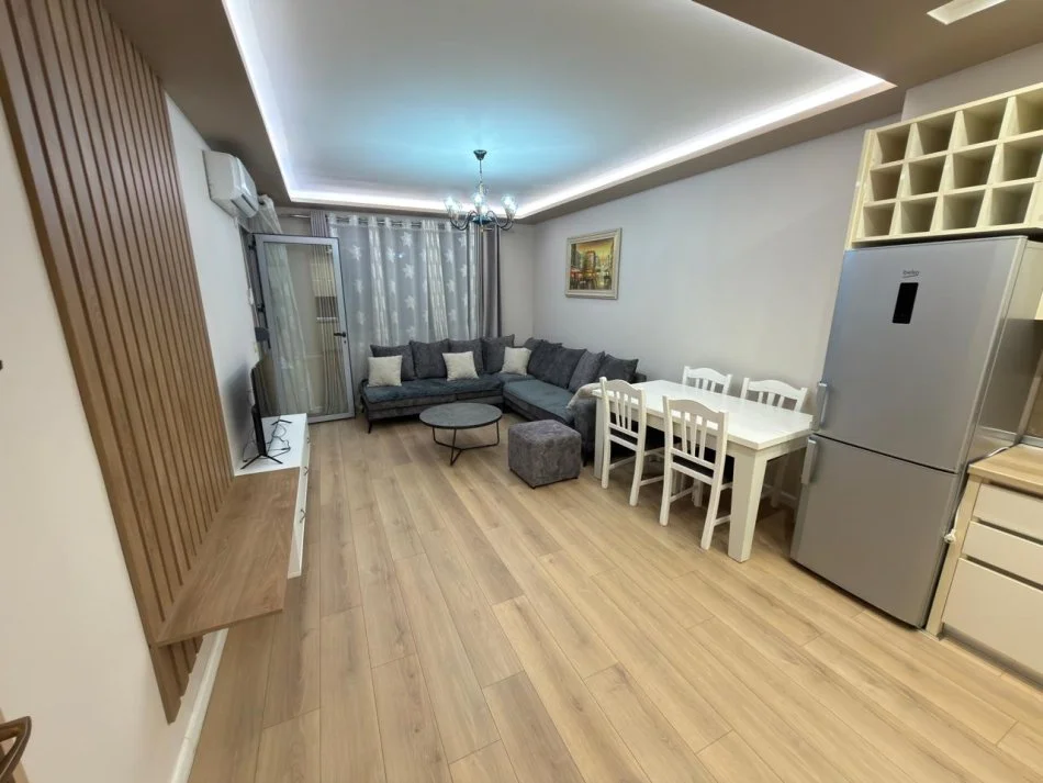 Tirane, jepet me qera apartament 1+1 Kati 3, 60 m² 550 €