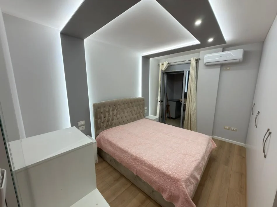 Tirane, jepet me qera apartament 1+1 Kati 3, 60 m² 550 €