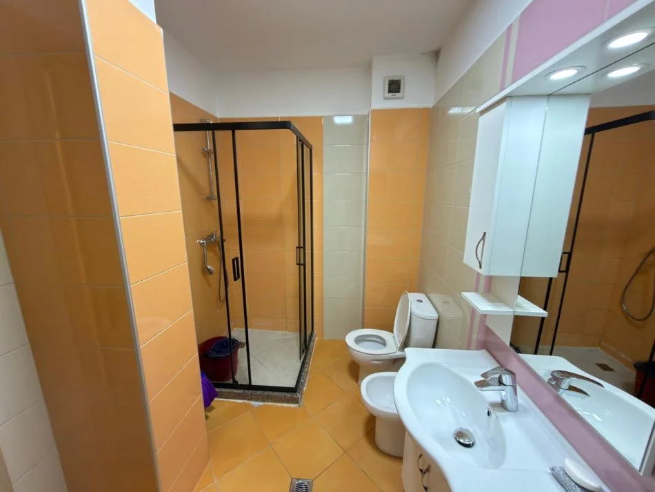 Tirane, jepet me qera apartament 1+1 Kati 3, 60 m² 550 €