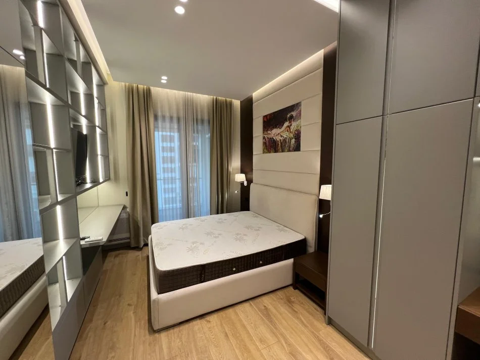 Tirane, jepet me qera apartament 1+1+Ballkon Kati 8, 75 m² 850 € (Rruga e Kavajes)