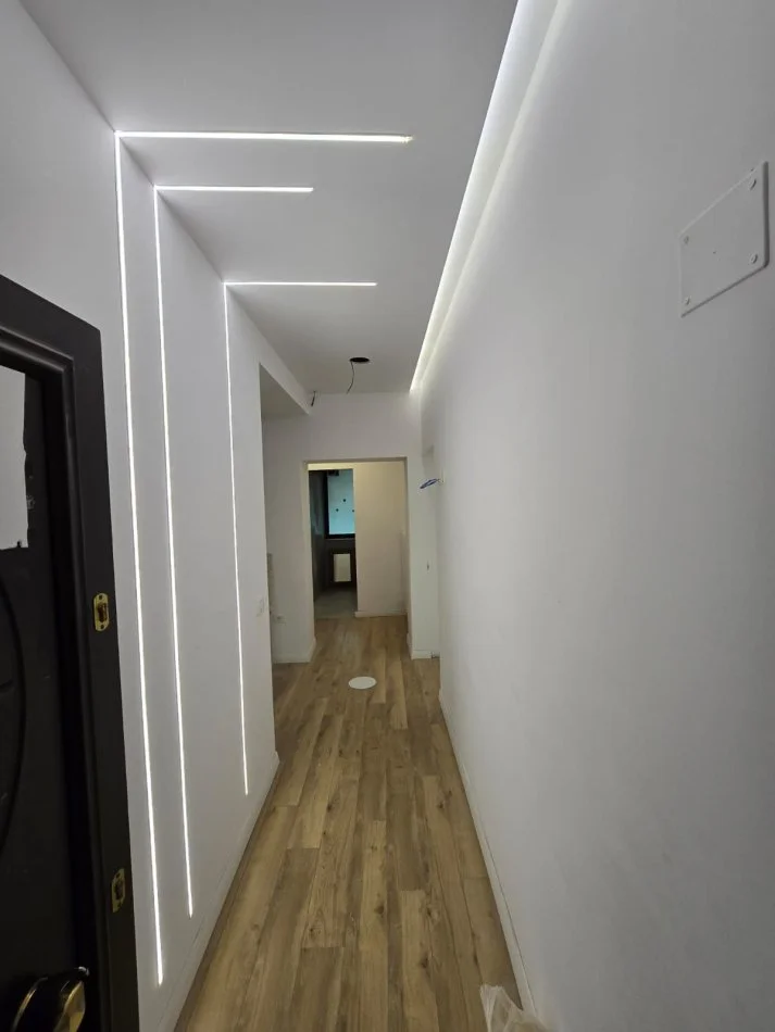 Tirane, jepet me qera zyre Kati 1, 85 m² 1.500 € (Rruga Durresit)