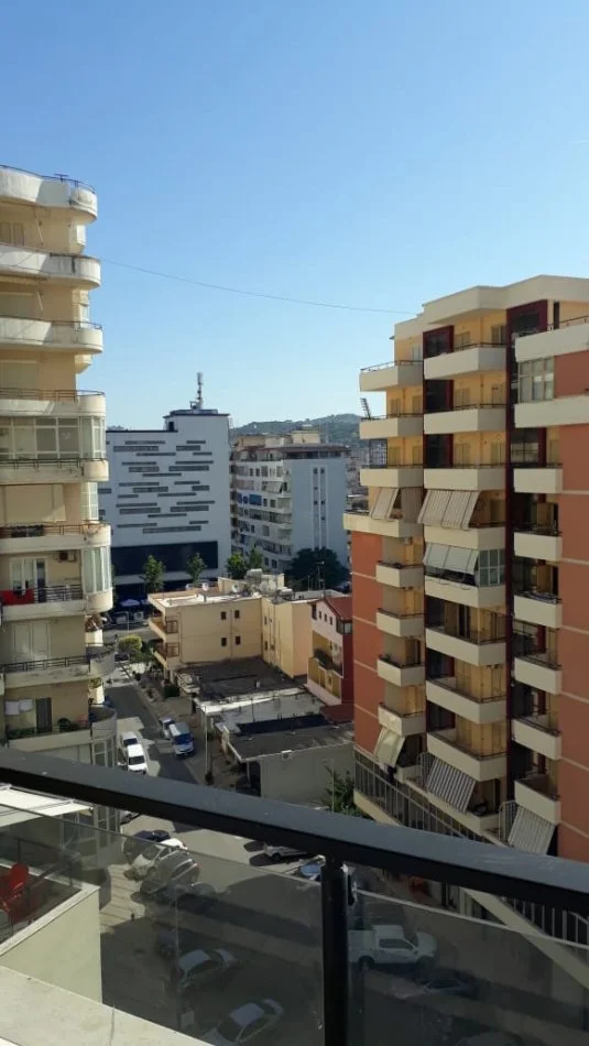 Vlore, jepet me qera apartament 1+1 Kati 5, 55 m² 300 € (LUNGOMARE)