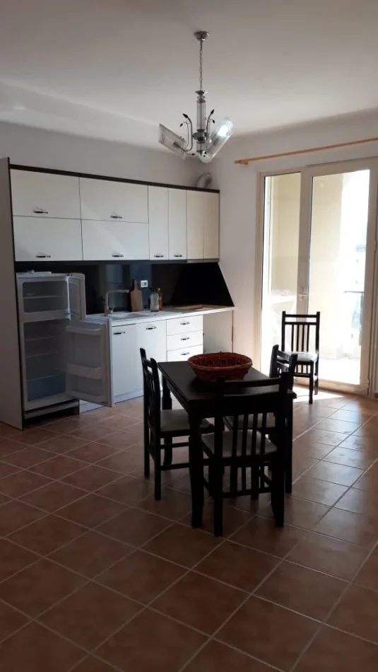 Vlore, jepet me qera apartament 1+1 Kati 5, 55 m² 300 € (LUNGOMARE)