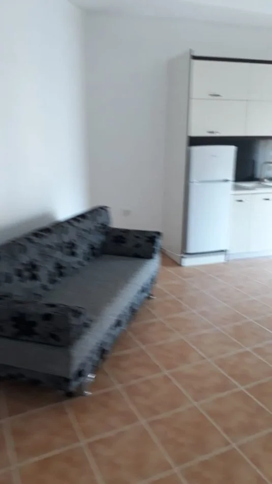 Vlore, jepet me qera apartament 1+1 Kati 5, 55 m² 300 € (LUNGOMARE)