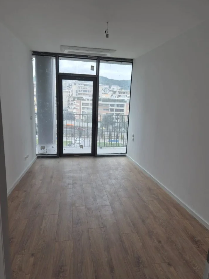 Tirane, jepet me qera zyre Kati 7, 103 m² 1.700 € (Liqeni Artificial)