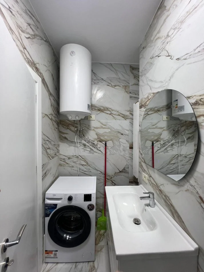 Tirane, jepet me qera apartament 2+1 , 900 € 