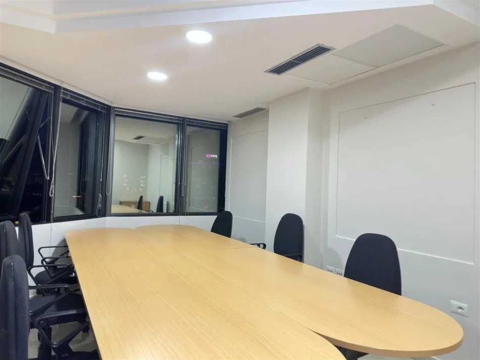 Tirane, jepet me qera zyre , 443 m² 19.000 € (KULLAT BINJAKE.BULEVARDI DESHMORET E KOMBIT)