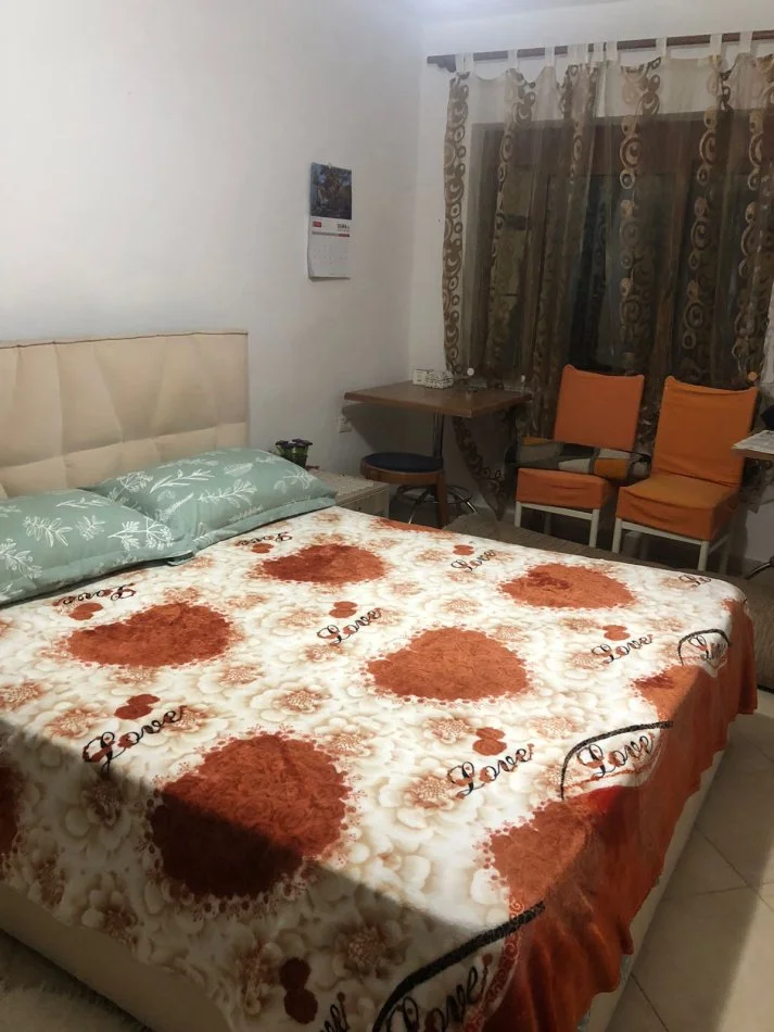 Tirane, jepet me qera apartament 2+1+Ballkon Kati 1, 85 m² 650 € (Rr Kongresi i Manastirit)